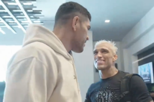 VÍDEO: Chama! Alex Poatan e Charles do Bronx trocam elogios e risadas antes de lutas no UFC 300