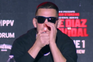 Nate Diaz causa escândalo ao fumar maconha em coletiva antes da revanche. Foto: Reprodução/Twitter