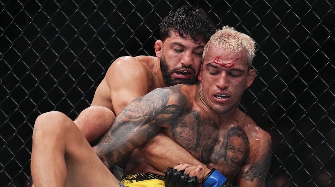 A. Tsarukyan em vitória sobre Charles do Bronx no UFC 300. Foto: Reprodução/Instagram @ufc