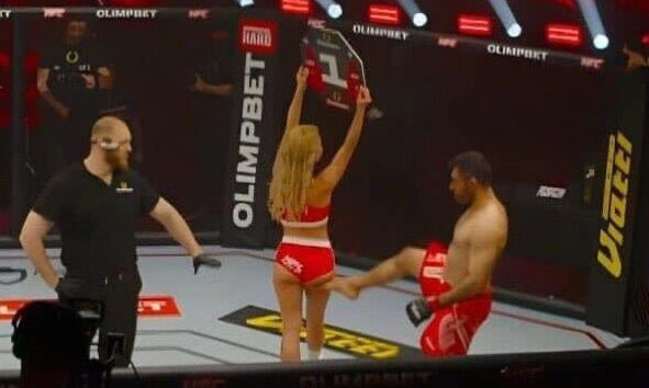 Lutador chuta ring girl antes da luta e choca mundo do MMA; veja cena. Foto: Reprodução/X