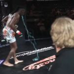 VÍDEO: O que foi aquilo? Lutador de MMA vomita líquido azul e perde luta. Foto: Reprodução/X