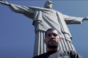 VIDEO: Alex Poatan activates tourist mode, explores Rio de Janeiro and parades at Christ the Redeemer. Photo: Reproduction/YouTube