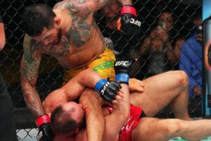 Vítima de brasileiro sai desfigurado e 'chora sangue' após sofrer nocaute no UFC. Foto: Reprodução/Instagram/@ufc