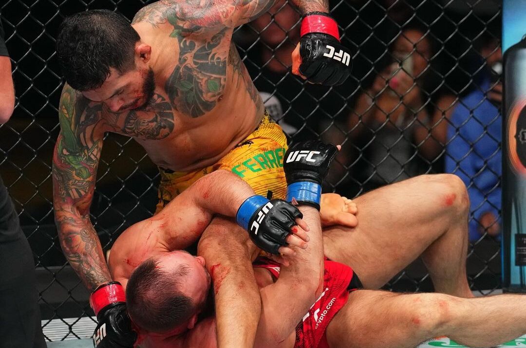 Vítima de brasileiro sai desfigurado e 'chora sangue' após sofrer nocaute no UFC. Foto: Reprodução/Instagram/@ufc