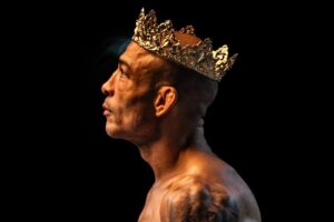 José Aldo with the UFC King of Rio crown. Photo: Reproduction/Instagram/UFC_brasil