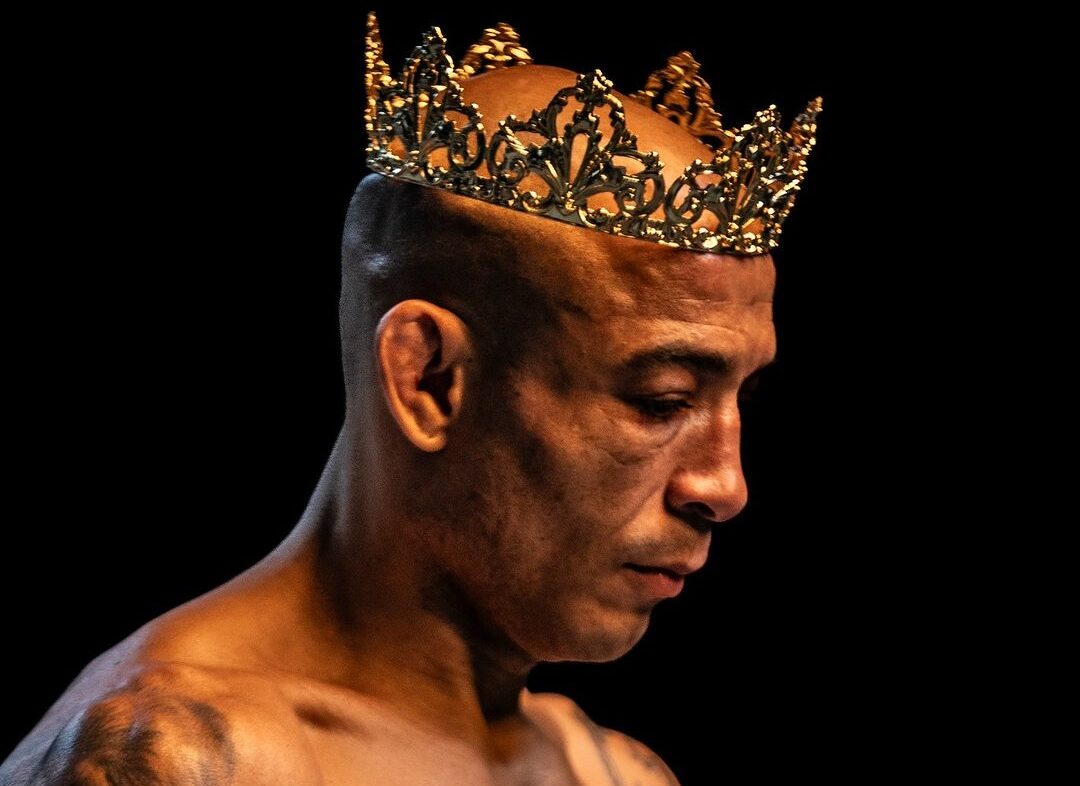 José Aldo with the King of Rio crown at UFC3. Photo: Reproduction/Instagram/UFC_brasil