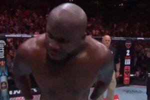 Derrick Lewis causes controversy with unusual celebration and shows 'intimate parts' to the public at UFC St. Louis. Photo: Reproduction/UFCEurope