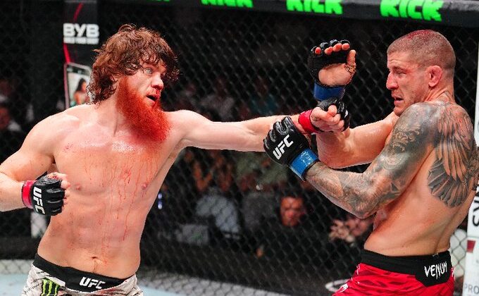 STRONG IMAGE: 'UFC Pirate' Has Nose Broken After Brutal Blow And Wins ...