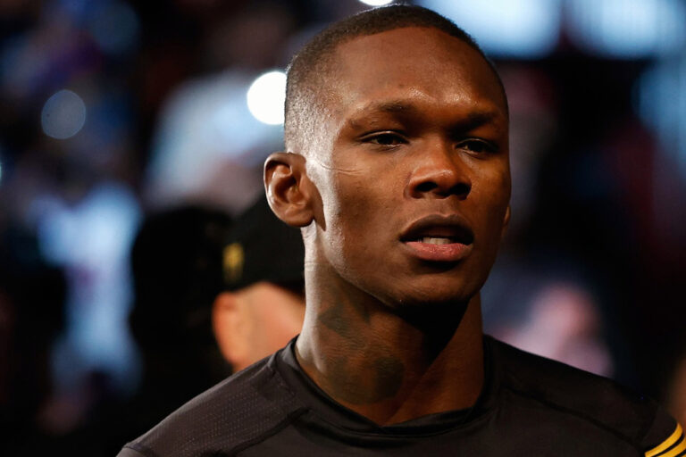 Adesanya analisa Chimaev x Strickland e aponta caminho para zebra no UFC 328